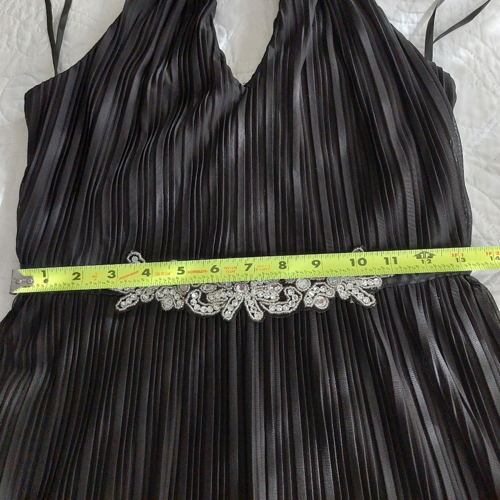 City Triangles - High Neck Keyhole Accordion Pleat Belted Formal Dress - Picture 12 of 13